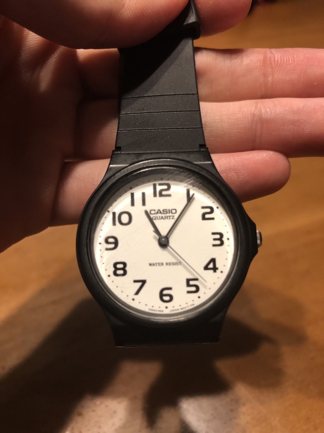 CASIOのアナログ腕時計